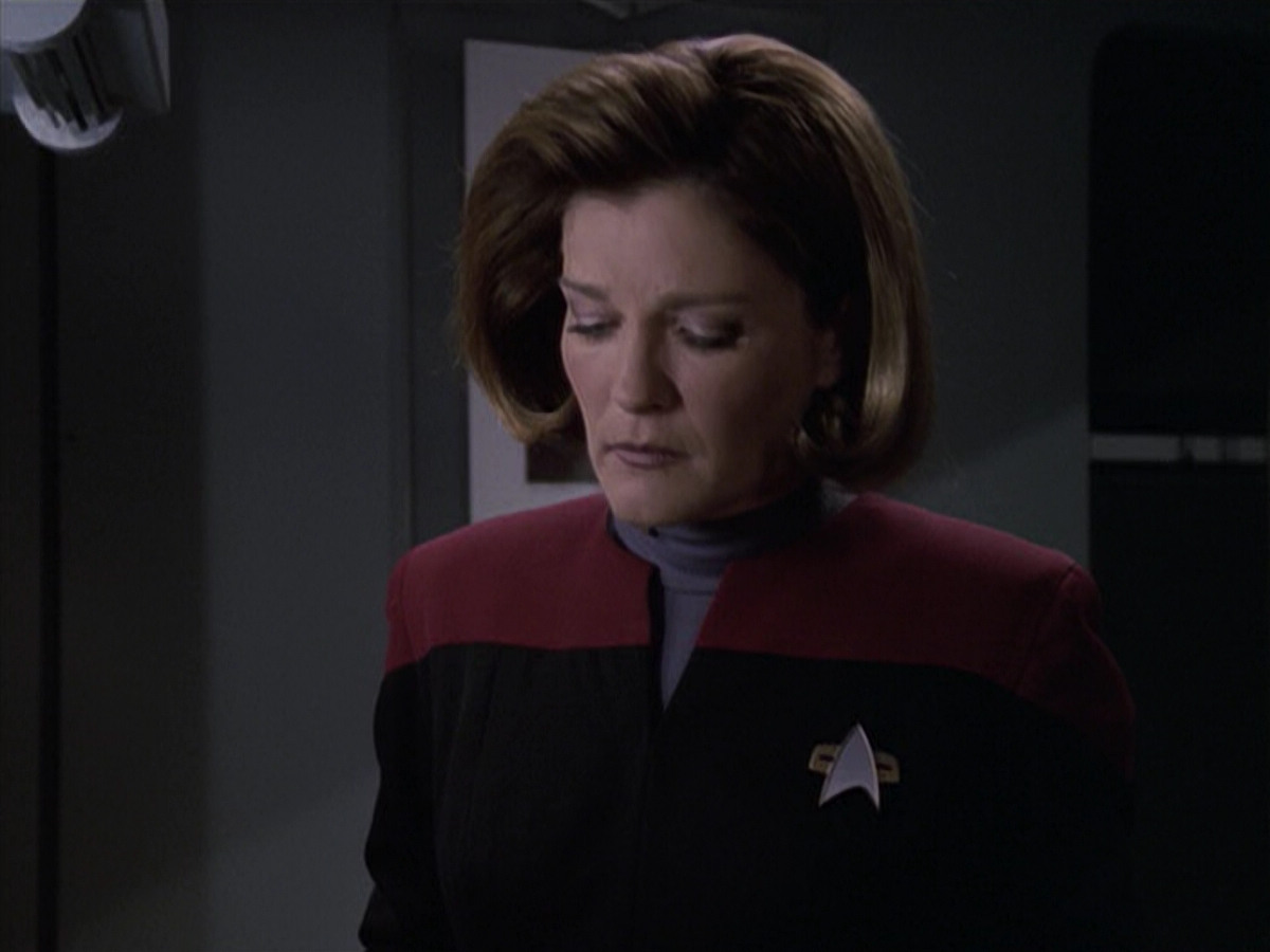 extant_StarTrek_VOY_6x11-FairHaven_02357.jpg
