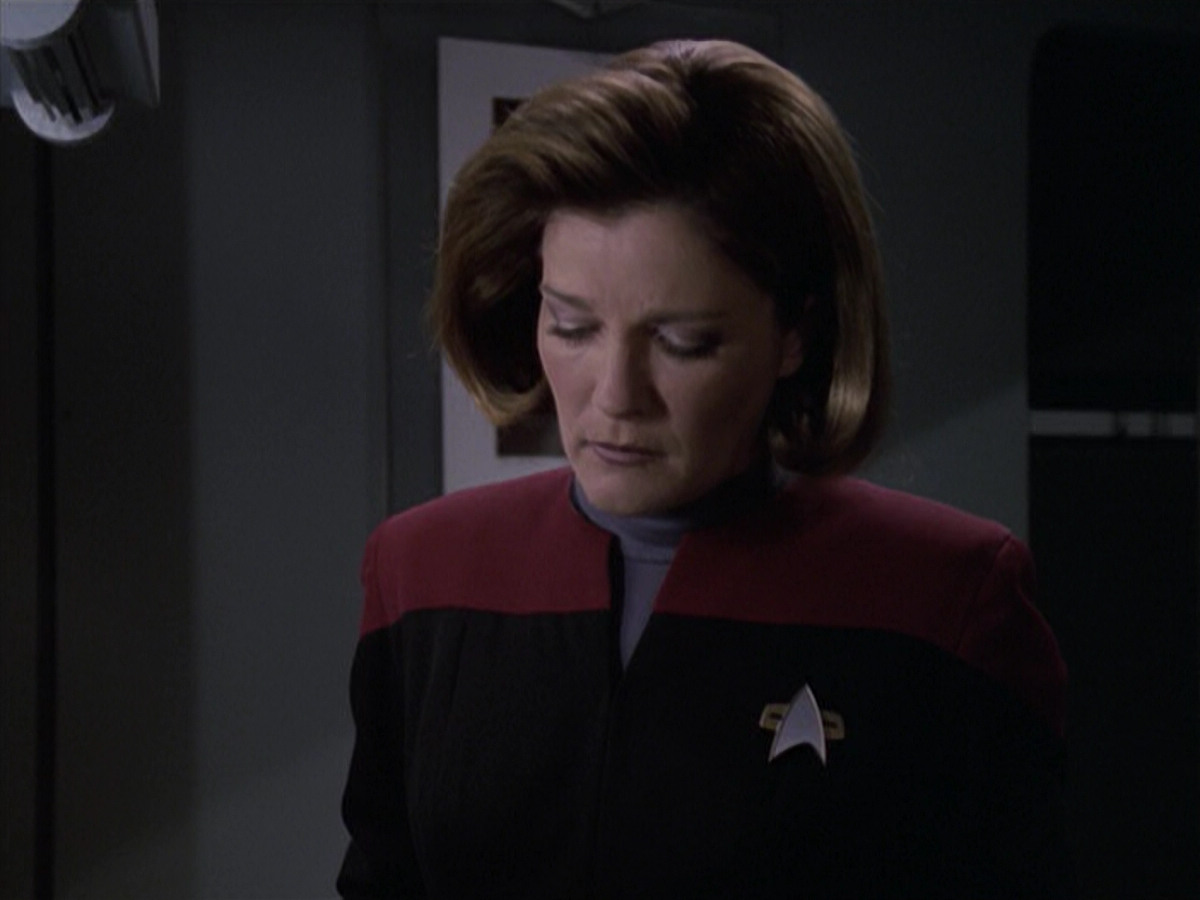 extant_StarTrek_VOY_6x11-FairHaven_02358.jpg