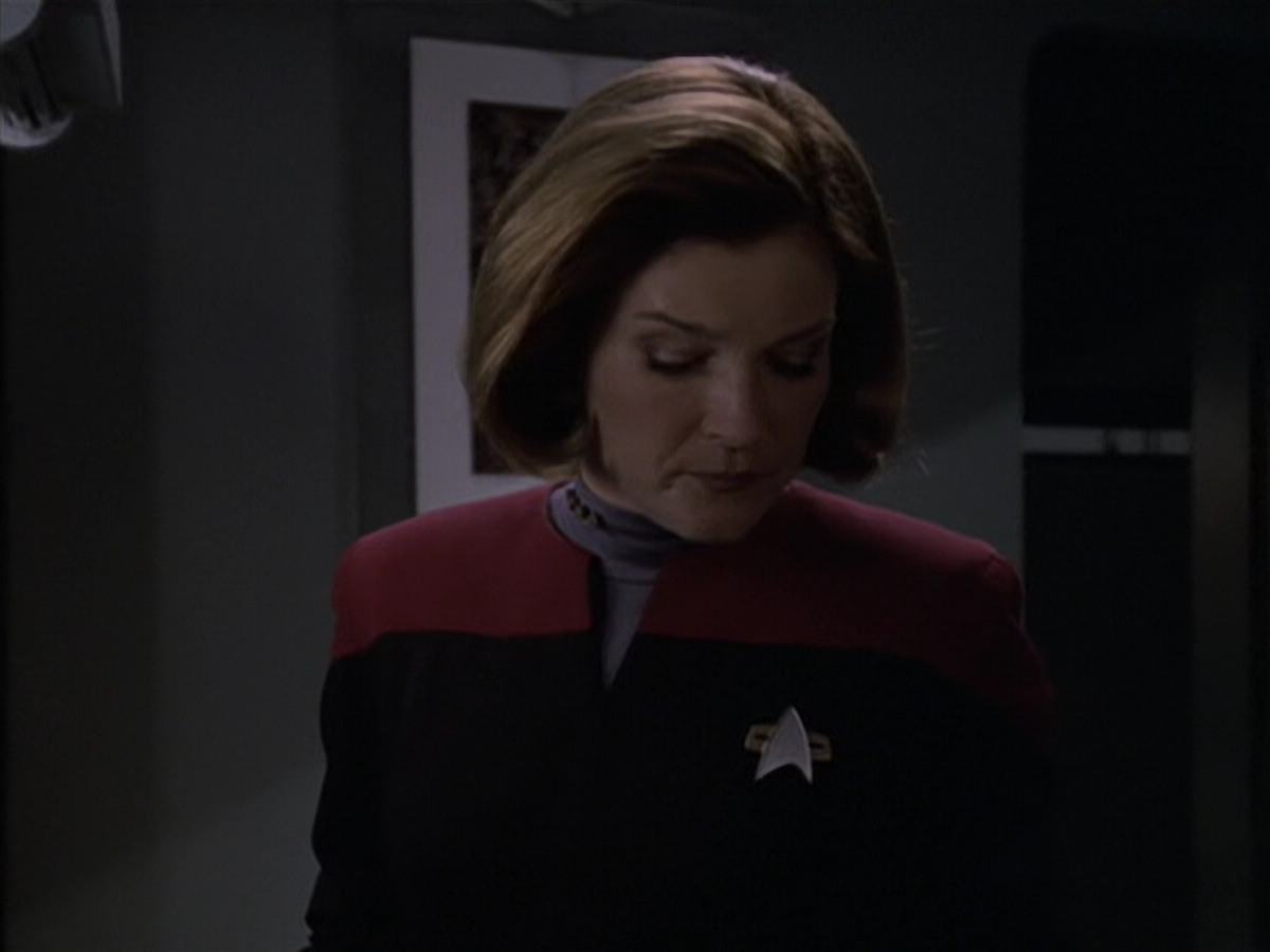 extant_StarTrek_VOY_6x11-FairHaven_02362.jpg