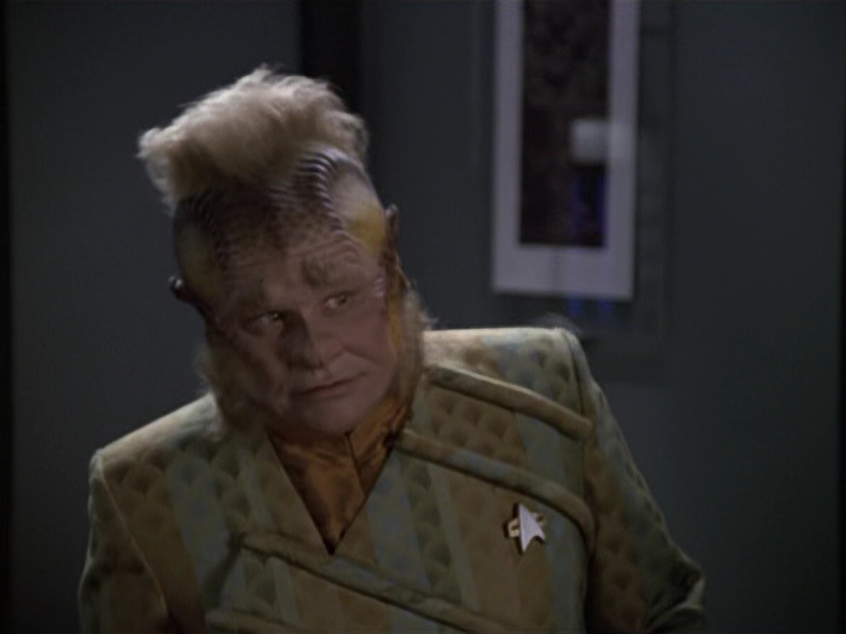 extant_StarTrek_VOY_6x11-FairHaven_02384.jpg