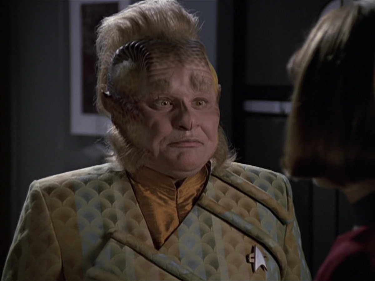 extant_StarTrek_VOY_6x11-FairHaven_02390.jpg