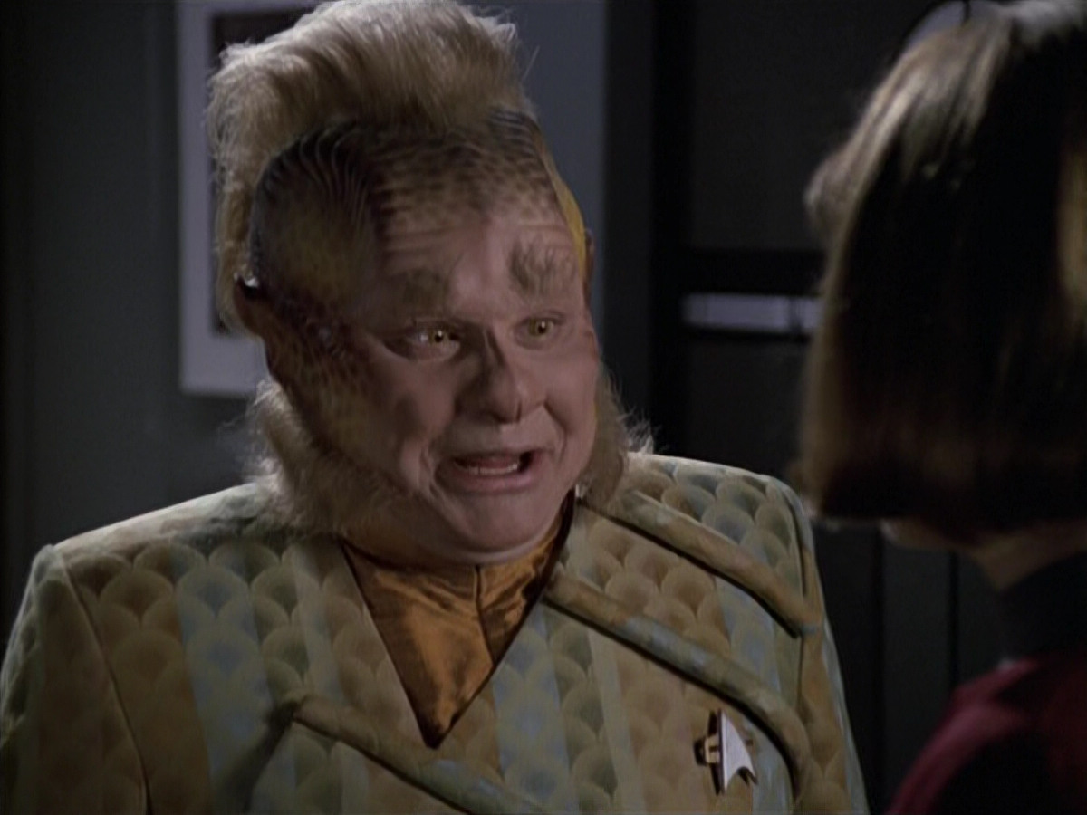 extant_StarTrek_VOY_6x11-FairHaven_02392.jpg