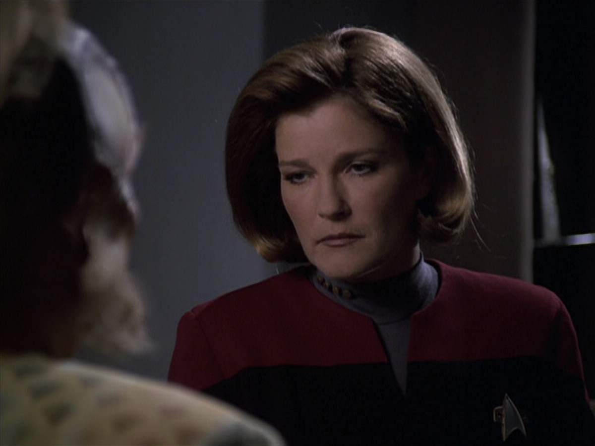 extant_StarTrek_VOY_6x11-FairHaven_02393.jpg