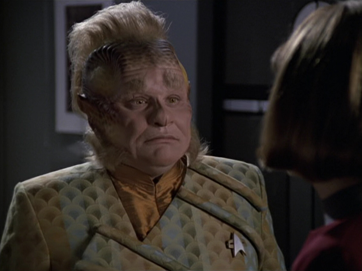 extant_StarTrek_VOY_6x11-FairHaven_02400.jpg