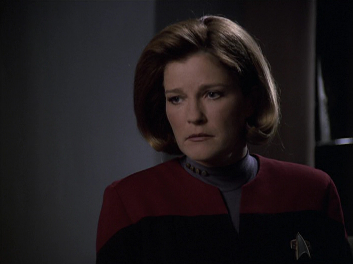 extant_StarTrek_VOY_6x11-FairHaven_02411.jpg