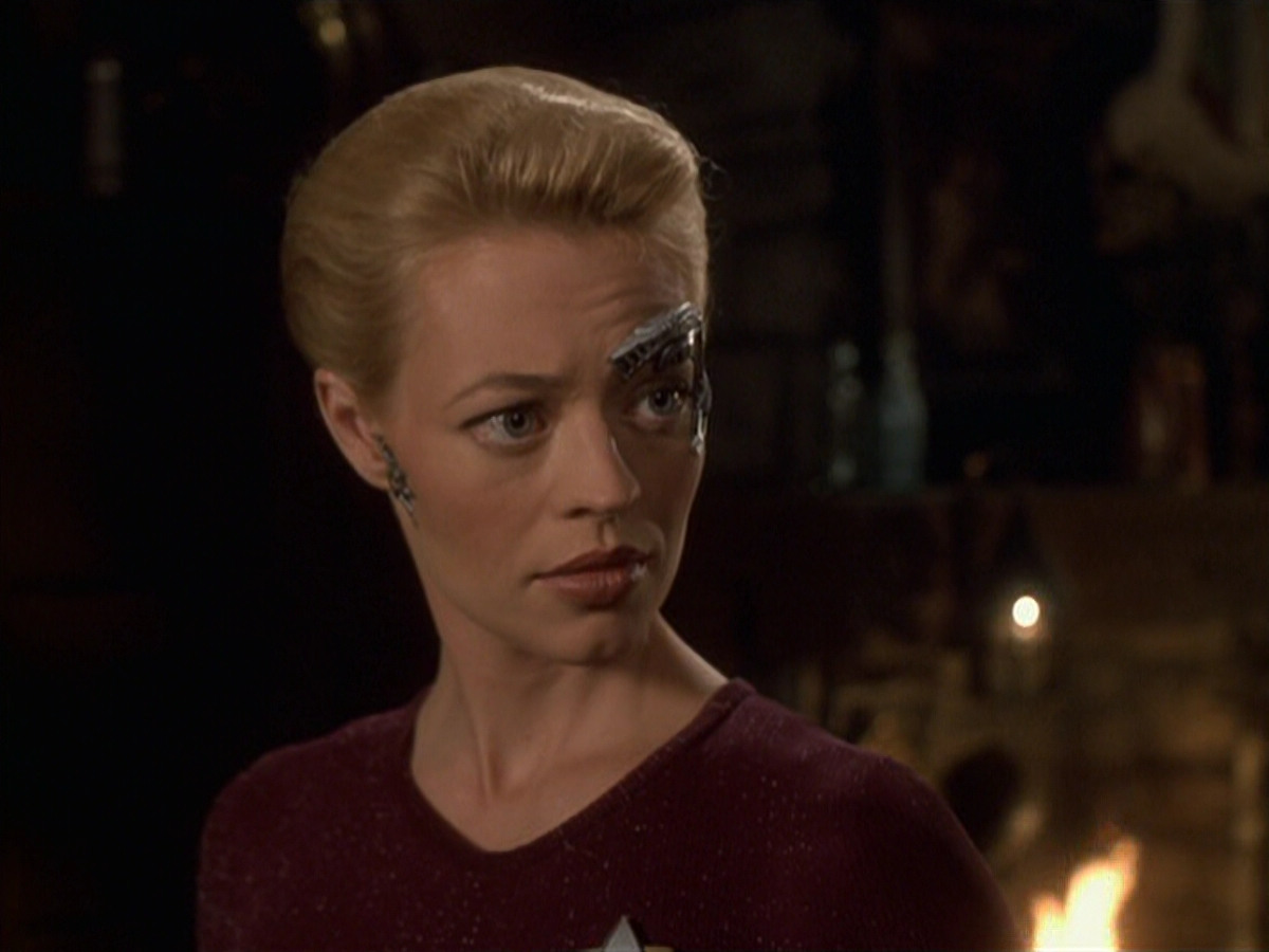 extant_StarTrek_VOY_6x11-FairHaven_02433.jpg