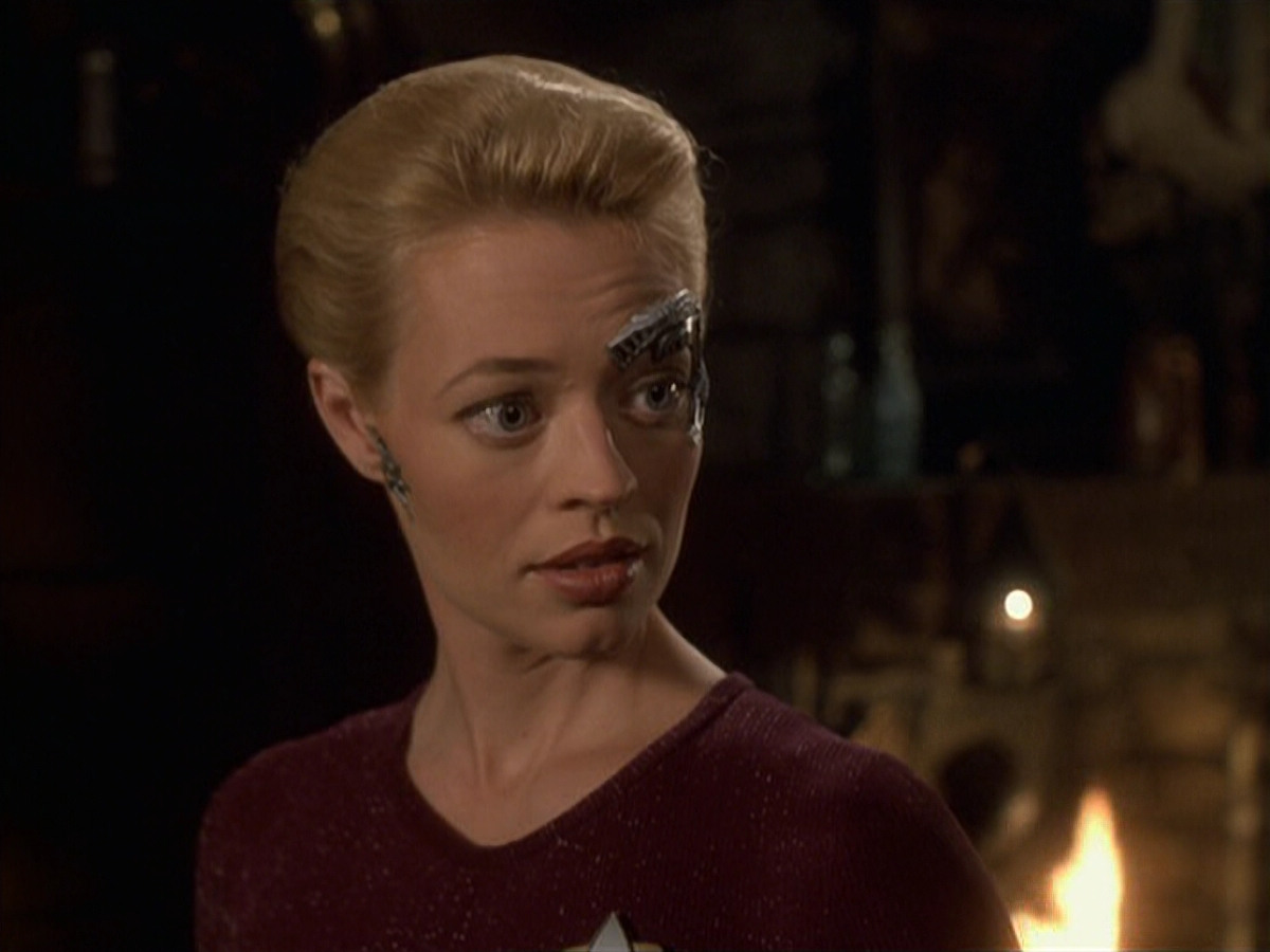 extant_StarTrek_VOY_6x11-FairHaven_02443.jpg