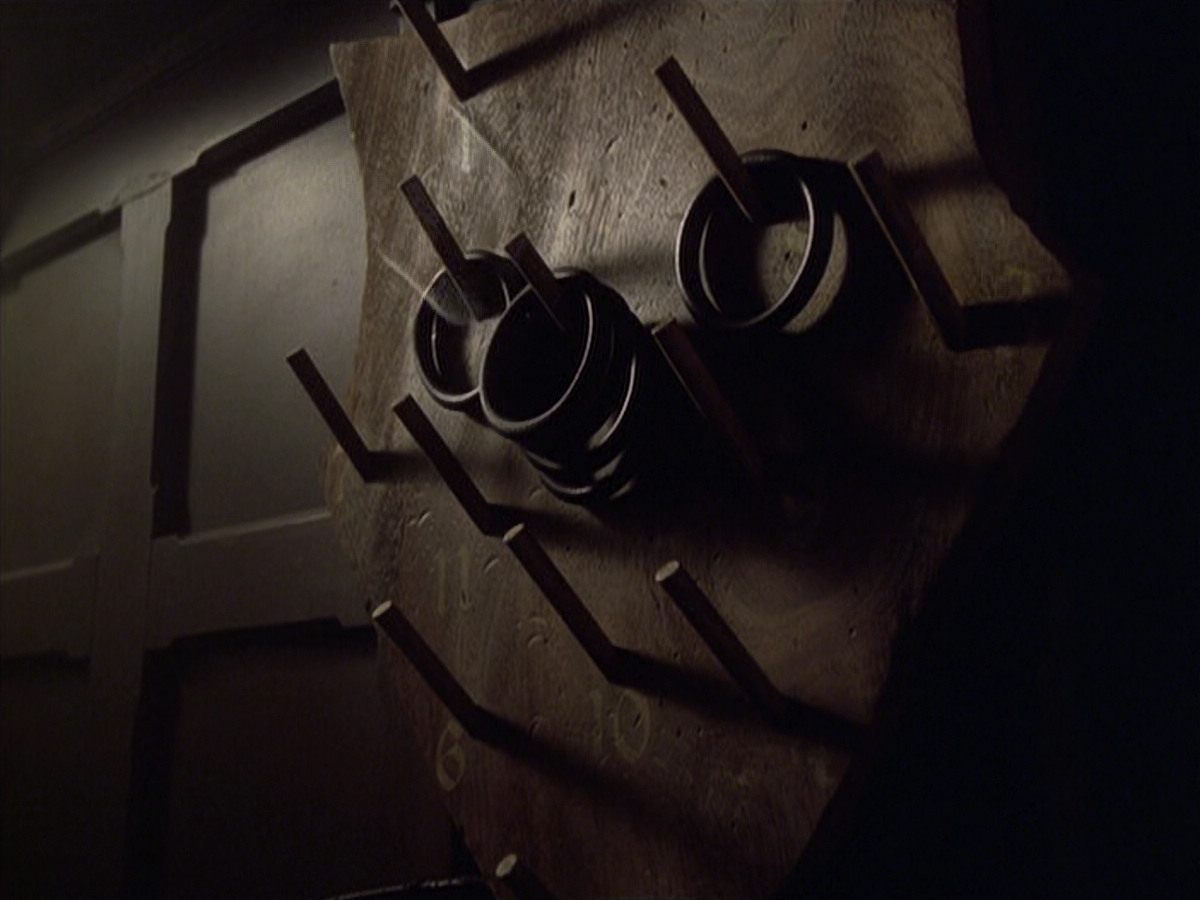 extant_StarTrek_VOY_6x11-FairHaven_02450.jpg