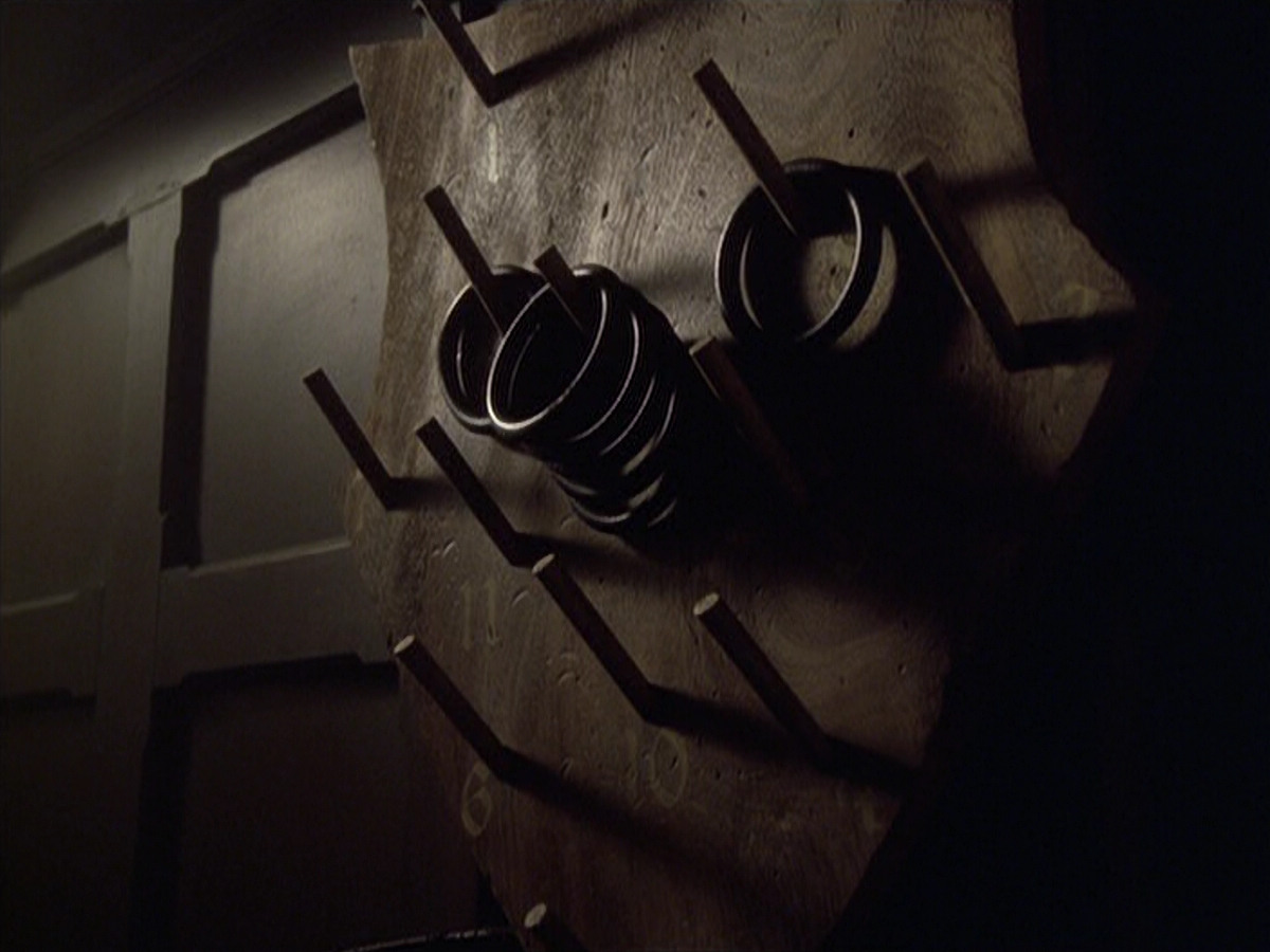 extant_StarTrek_VOY_6x11-FairHaven_02451.jpg