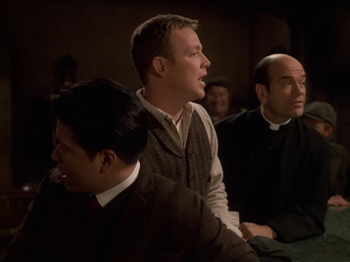 extant_StarTrek_VOY_6x11-FairHaven_02465.jpg