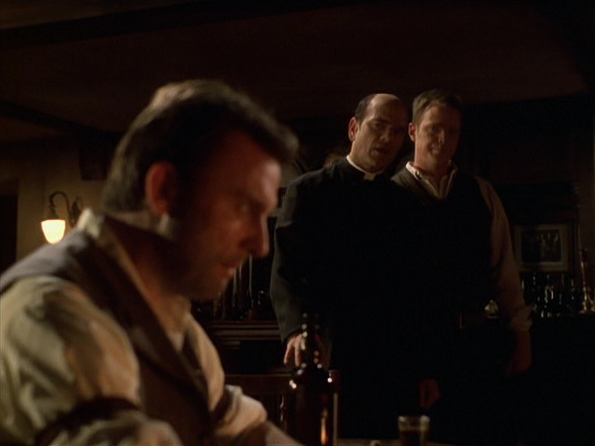 extant_StarTrek_VOY_6x11-FairHaven_02495.jpg