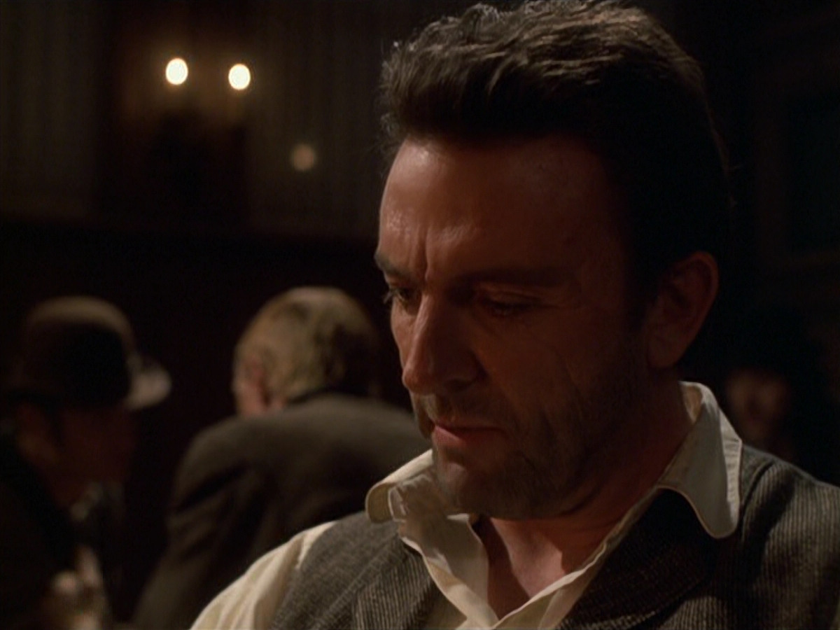 extant_StarTrek_VOY_6x11-FairHaven_02524.jpg