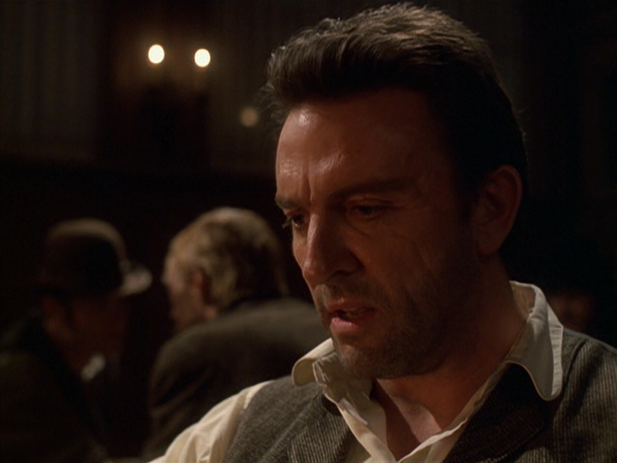extant_StarTrek_VOY_6x11-FairHaven_02530.jpg