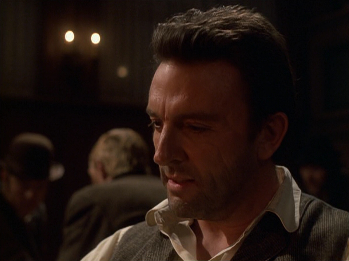 extant_StarTrek_VOY_6x11-FairHaven_02552.jpg