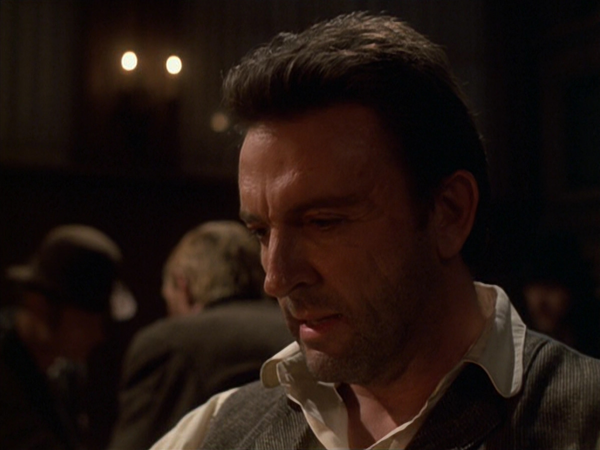 extant_StarTrek_VOY_6x11-FairHaven_02557.jpg