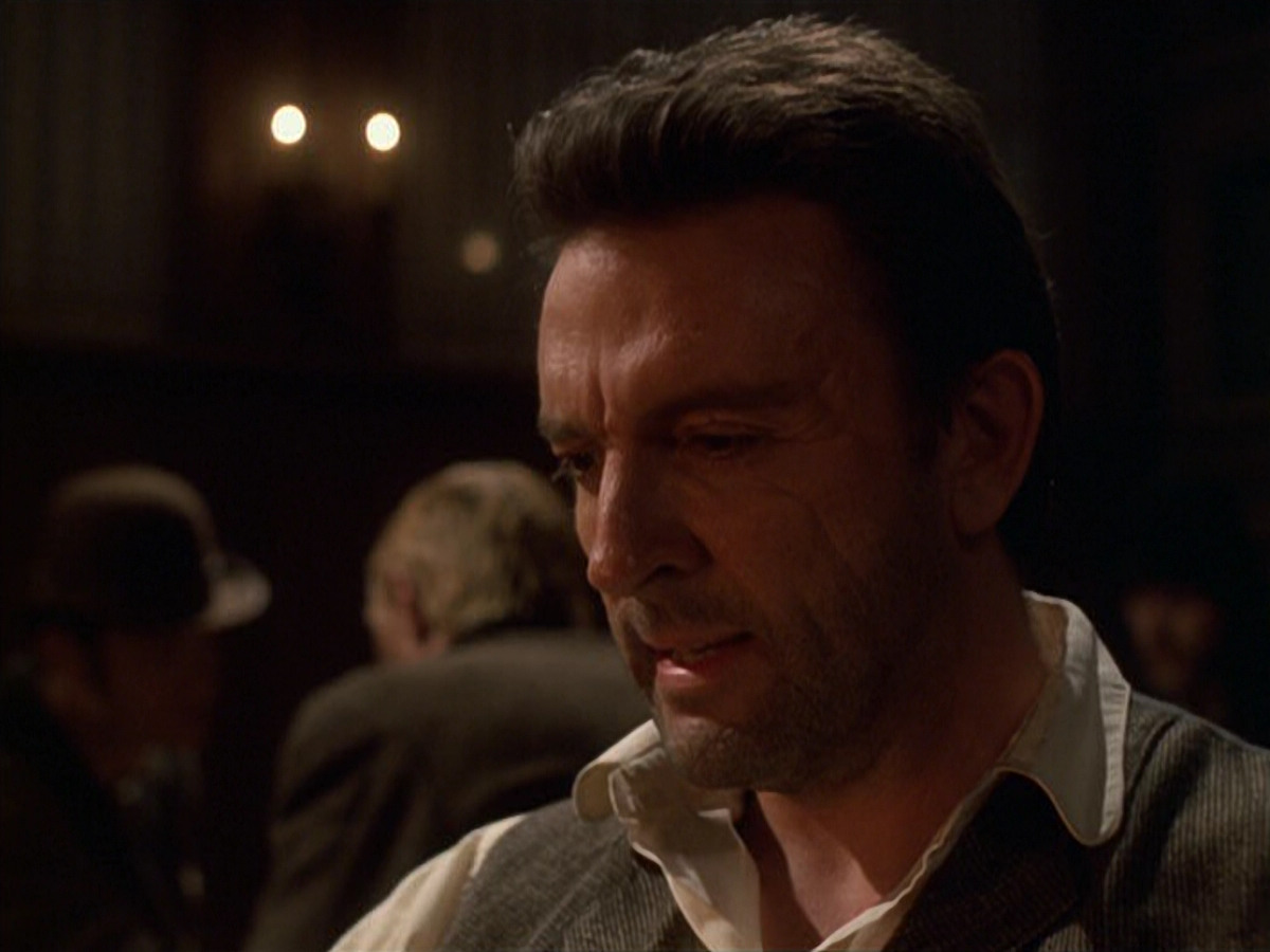 extant_StarTrek_VOY_6x11-FairHaven_02562.jpg