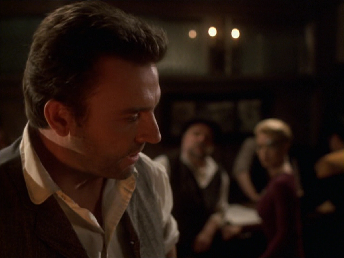 extant_StarTrek_VOY_6x11-FairHaven_02569.jpg