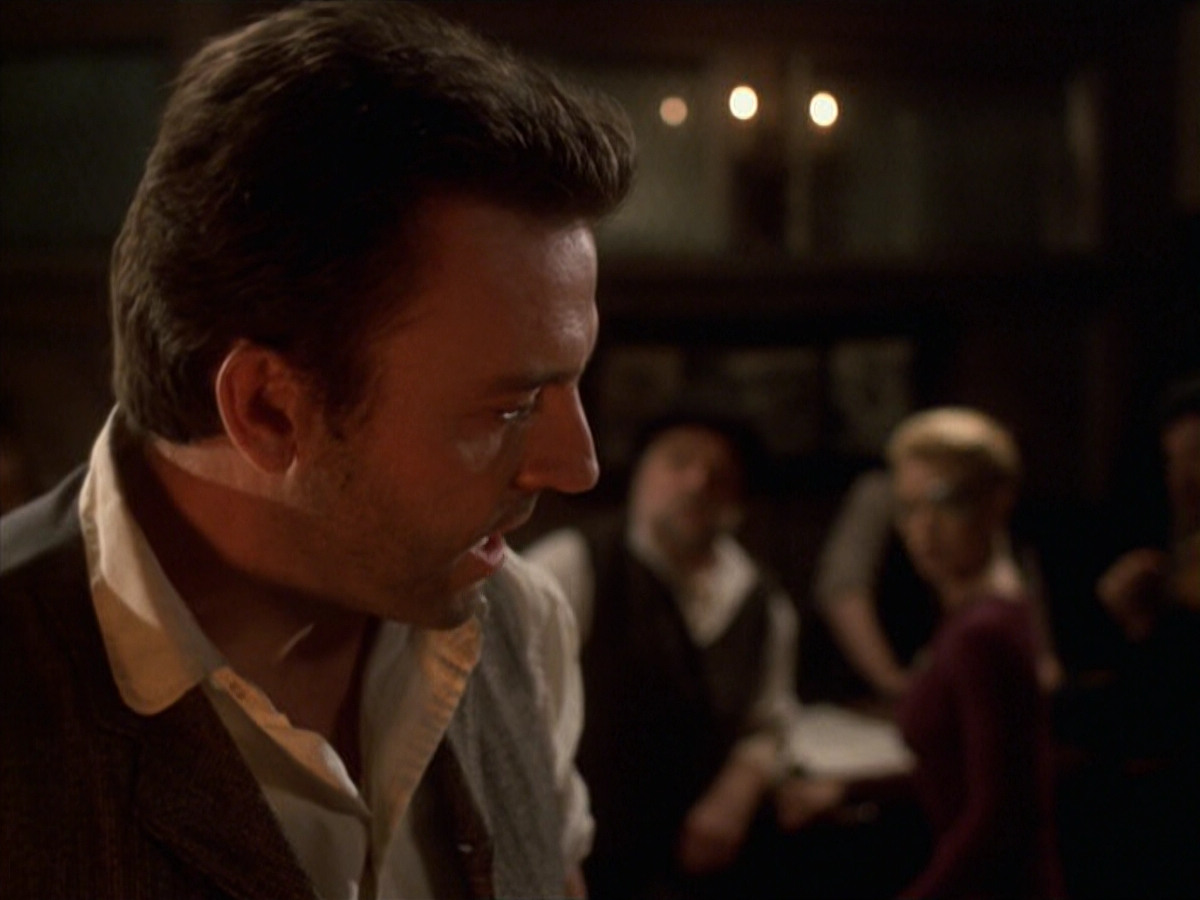extant_StarTrek_VOY_6x11-FairHaven_02571.jpg