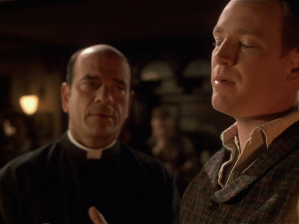 extant_StarTrek_VOY_6x11-FairHaven_02639.jpg