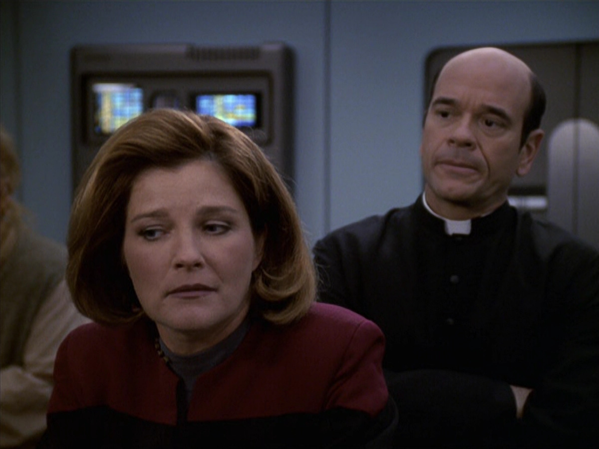 extant_StarTrek_VOY_6x11-FairHaven_02727.jpg