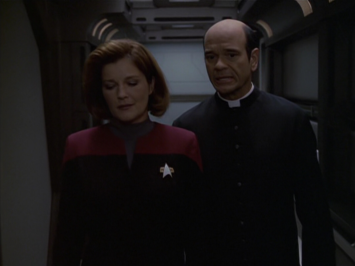 extant_StarTrek_VOY_6x11-FairHaven_02750.jpg