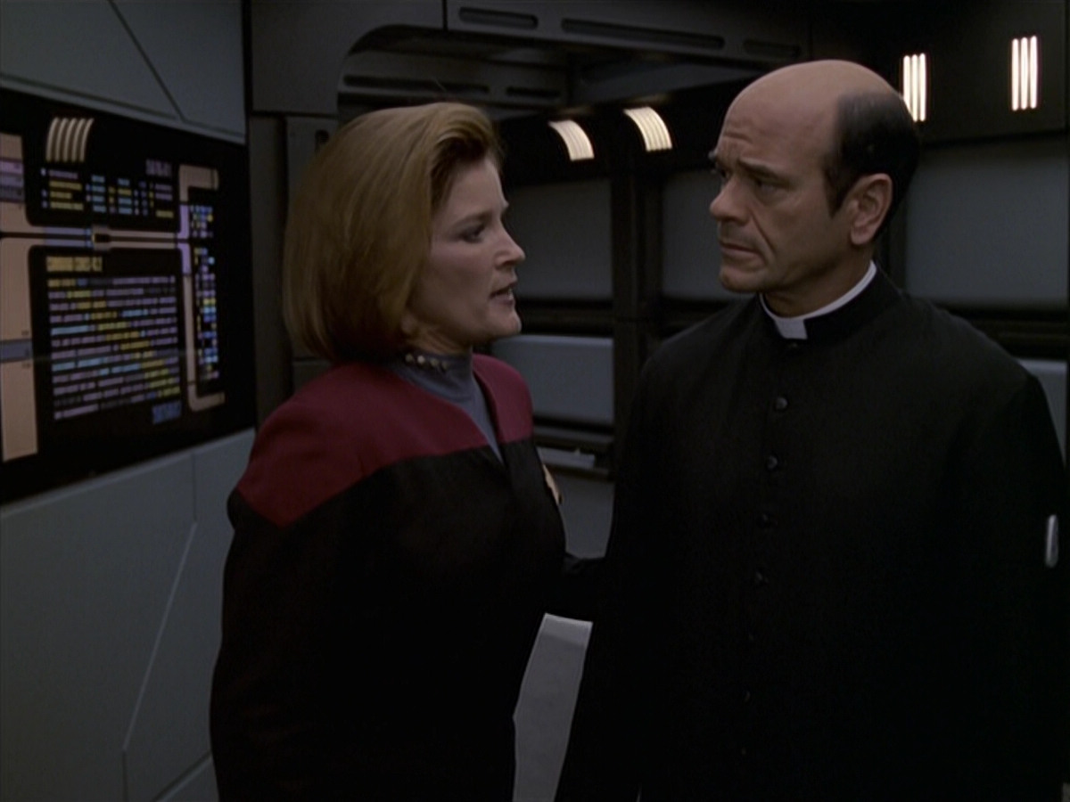 extant_StarTrek_VOY_6x11-FairHaven_02839.jpg