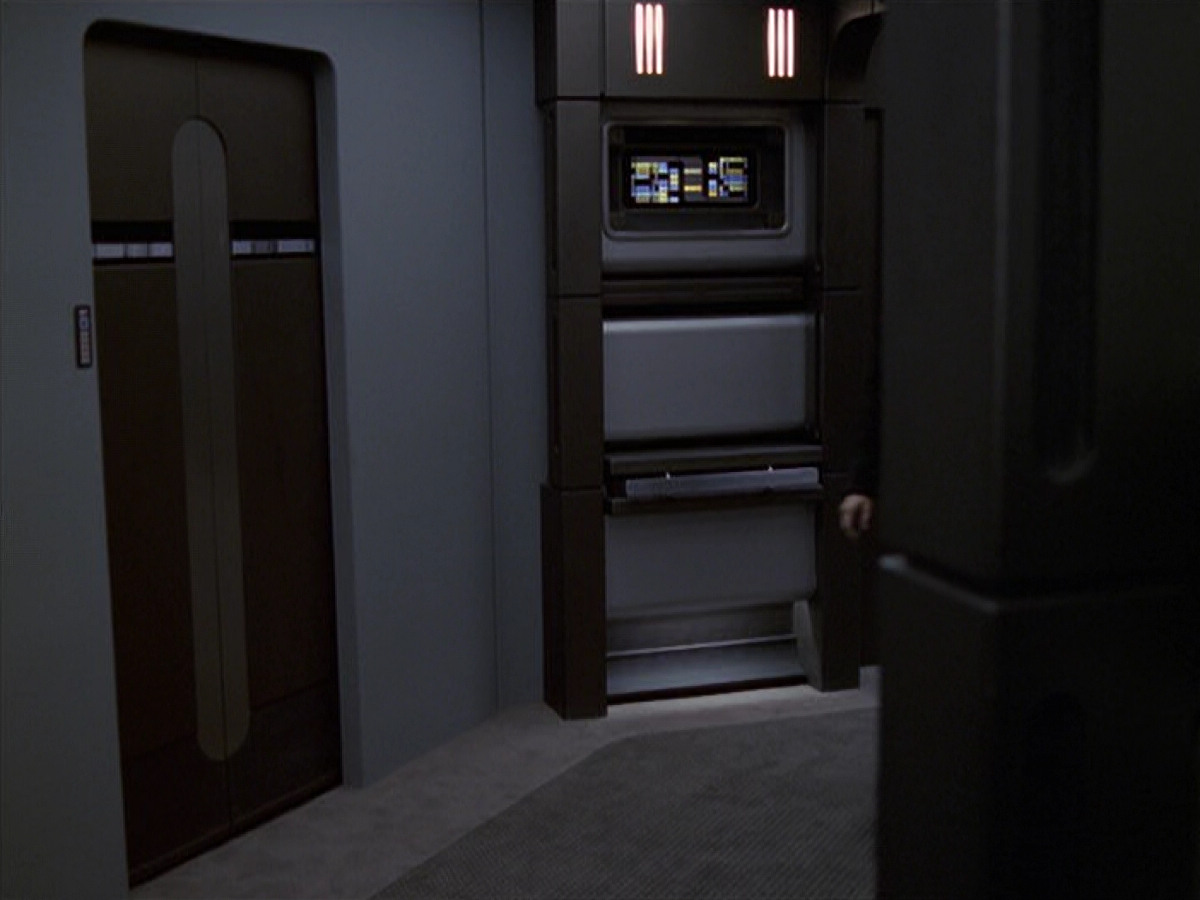 extant_StarTrek_VOY_6x11-FairHaven_02842.jpg