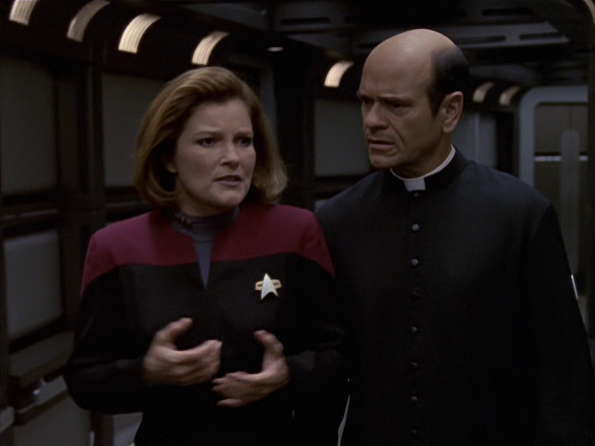 extant_StarTrek_VOY_6x11-FairHaven_02874.jpg