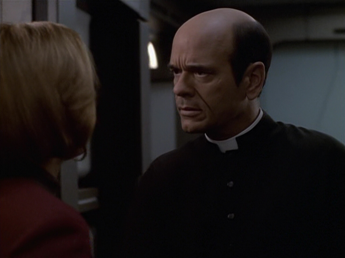 extant_StarTrek_VOY_6x11-FairHaven_02896.jpg
