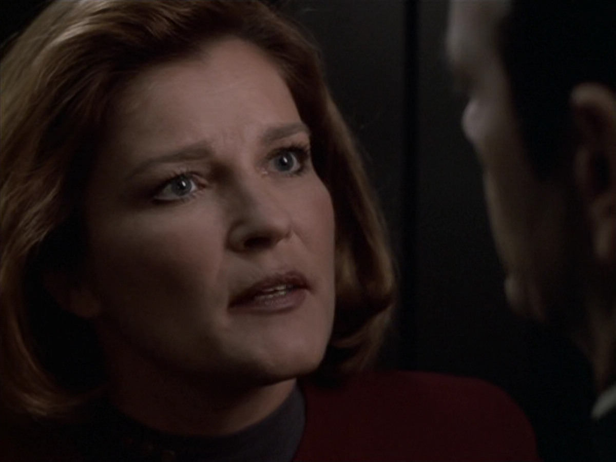 extant_StarTrek_VOY_6x11-FairHaven_02898.jpg
