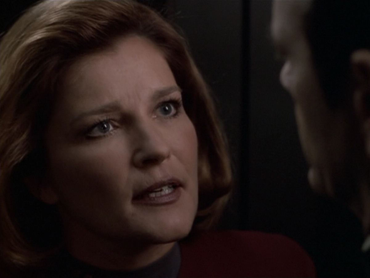 extant_StarTrek_VOY_6x11-FairHaven_02899.jpg