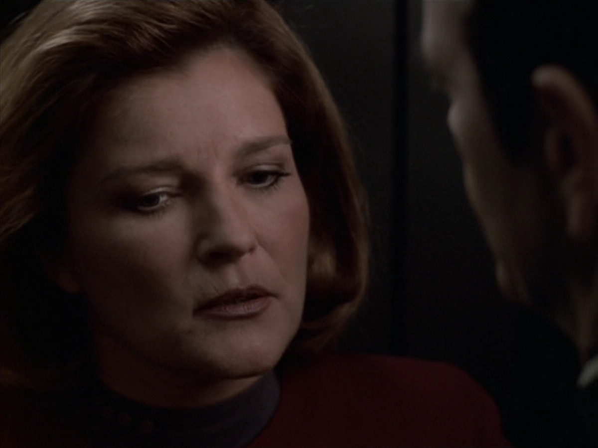 extant_StarTrek_VOY_6x11-FairHaven_02904.jpg
