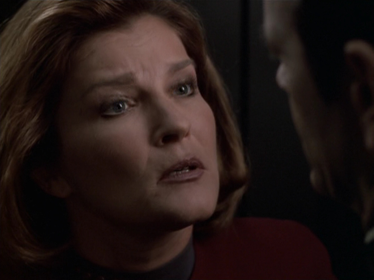 extant_StarTrek_VOY_6x11-FairHaven_02920.jpg
