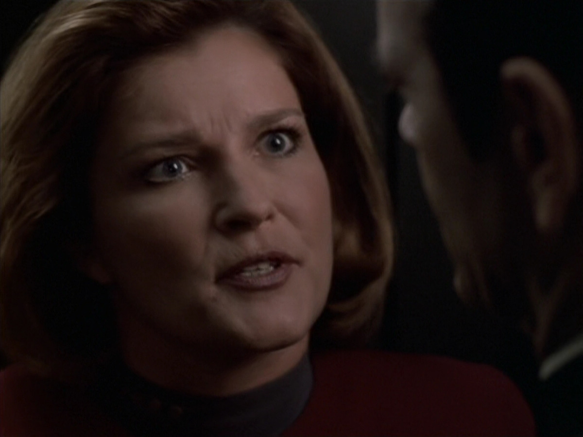 extant_StarTrek_VOY_6x11-FairHaven_02925.jpg
