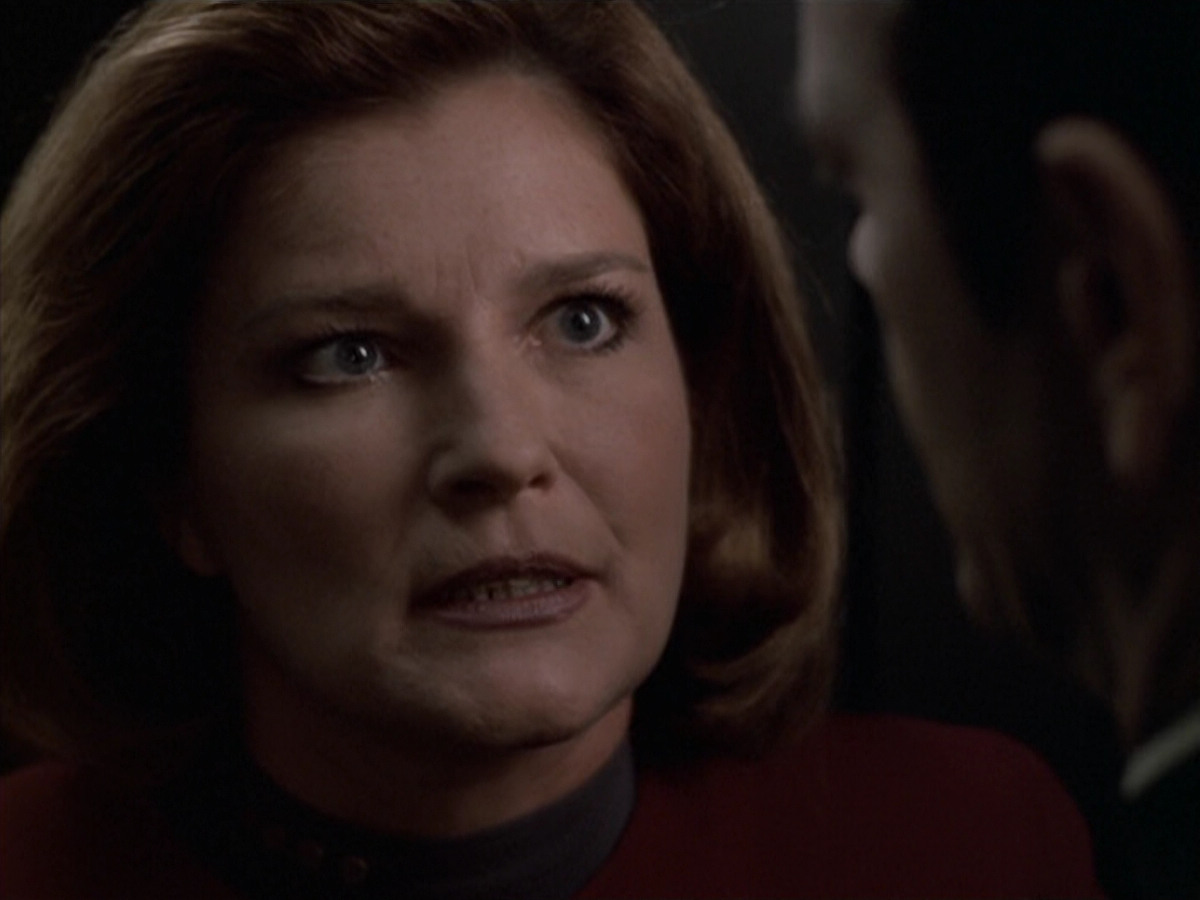 extant_StarTrek_VOY_6x11-FairHaven_02933.jpg