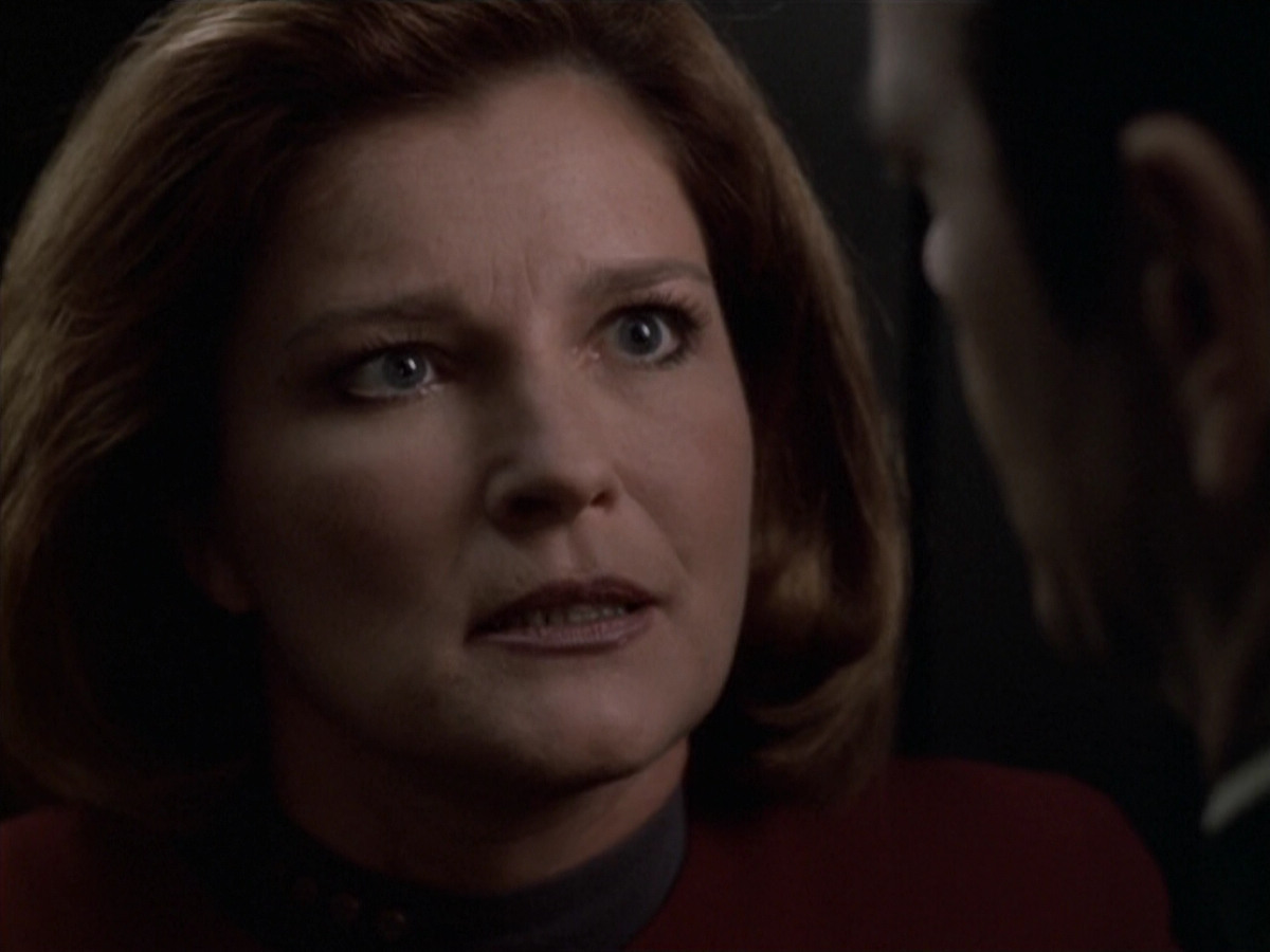 extant_StarTrek_VOY_6x11-FairHaven_02935.jpg