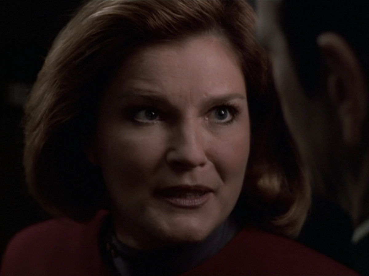 extant_StarTrek_VOY_6x11-FairHaven_02940.jpg