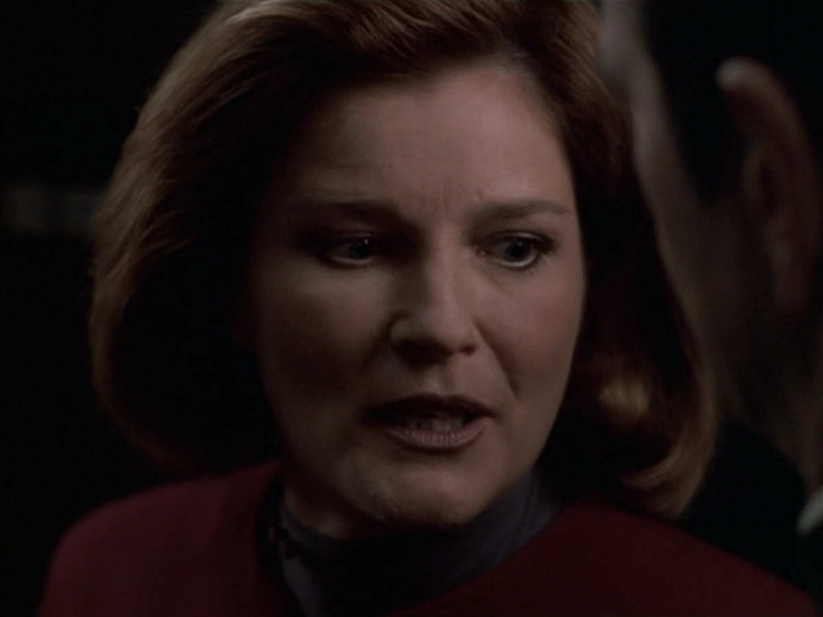 extant_StarTrek_VOY_6x11-FairHaven_02943.jpg