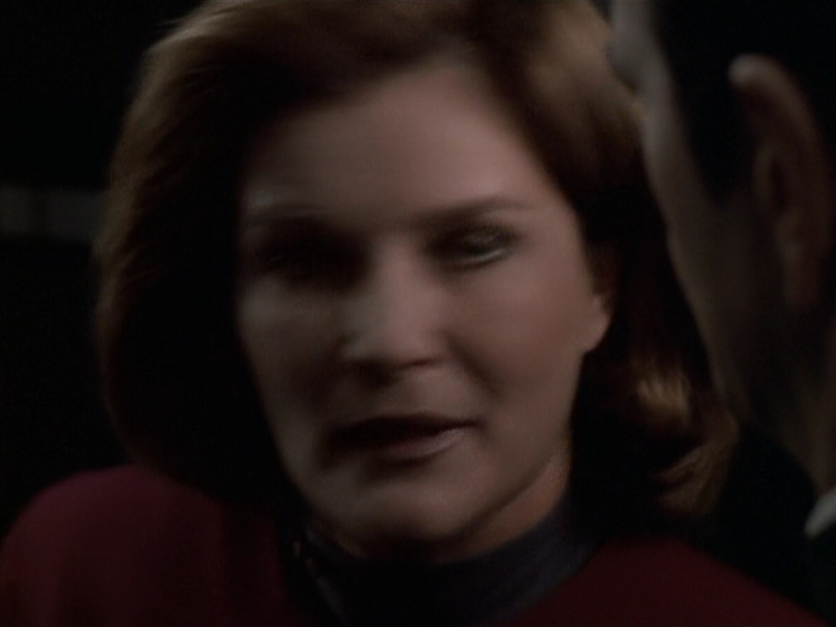 extant_StarTrek_VOY_6x11-FairHaven_02944.jpg