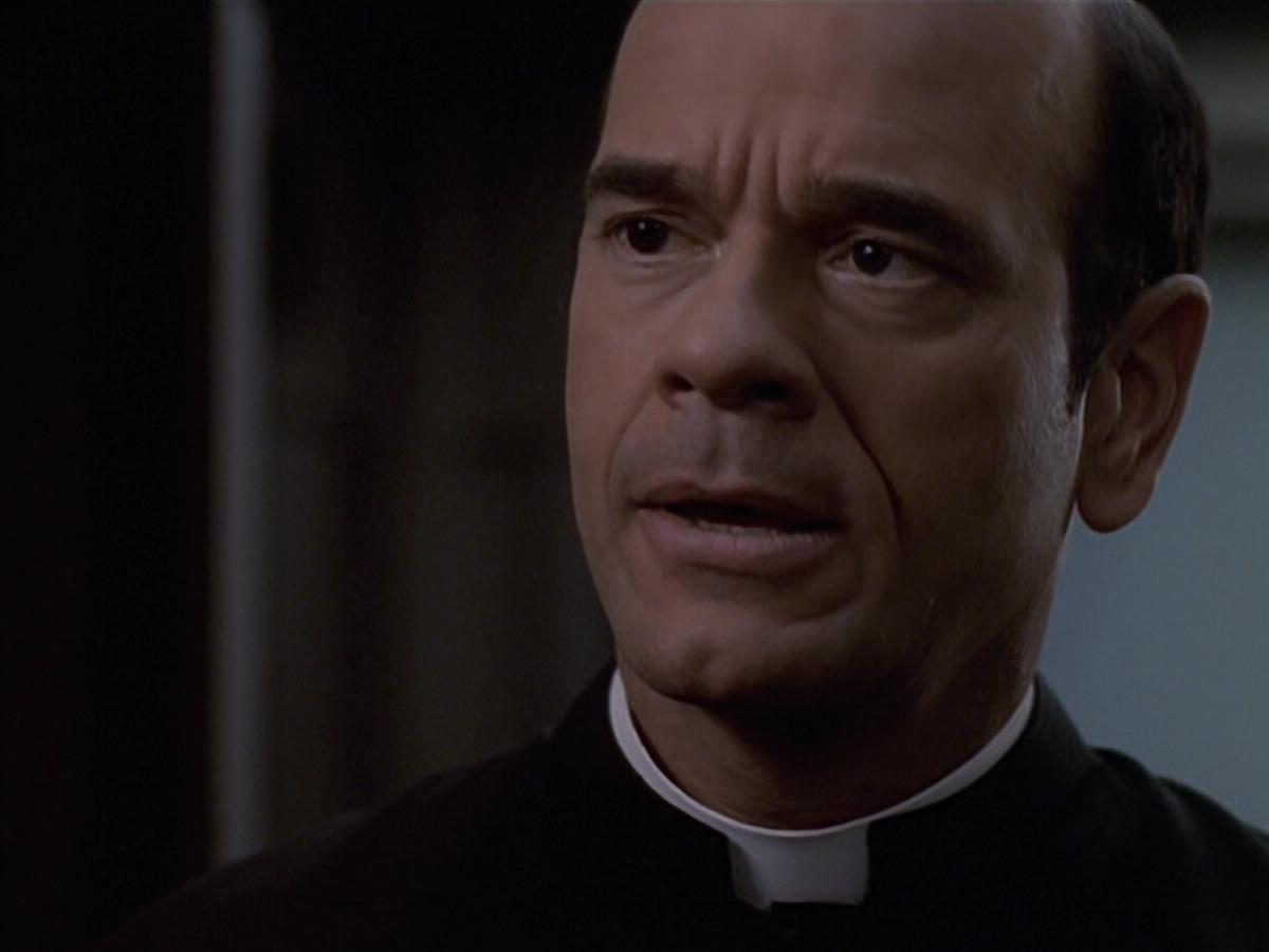 extant_StarTrek_VOY_6x11-FairHaven_02945.jpg