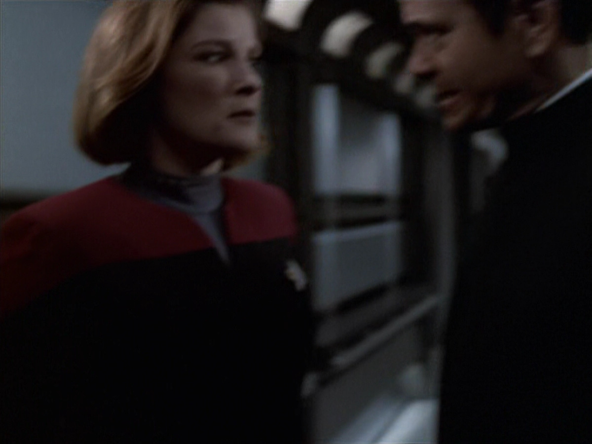 extant_StarTrek_VOY_6x11-FairHaven_02956.jpg
