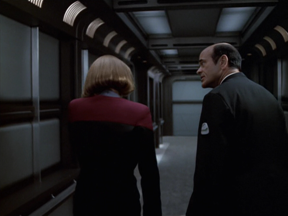 extant_StarTrek_VOY_6x11-FairHaven_02962.jpg