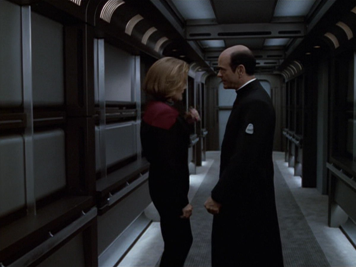 extant_StarTrek_VOY_6x11-FairHaven_02965.jpg