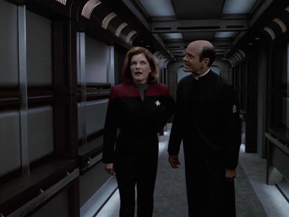 extant_StarTrek_VOY_6x11-FairHaven_02967.jpg