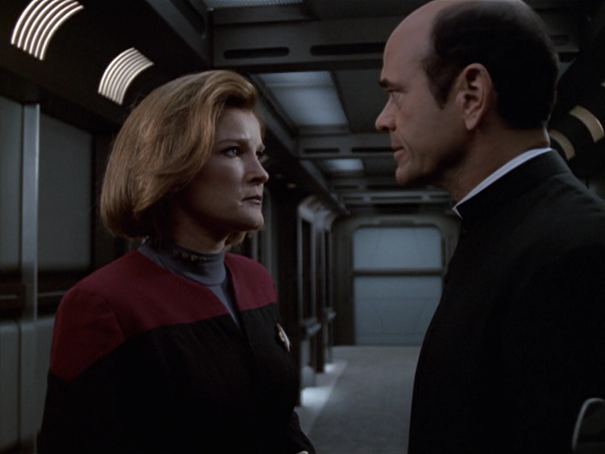 extant_StarTrek_VOY_6x11-FairHaven_02981.jpg