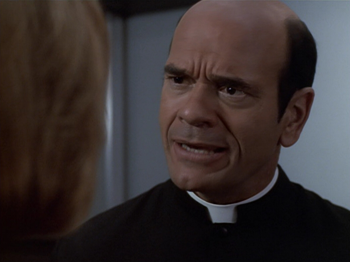 extant_StarTrek_VOY_6x11-FairHaven_02998.jpg