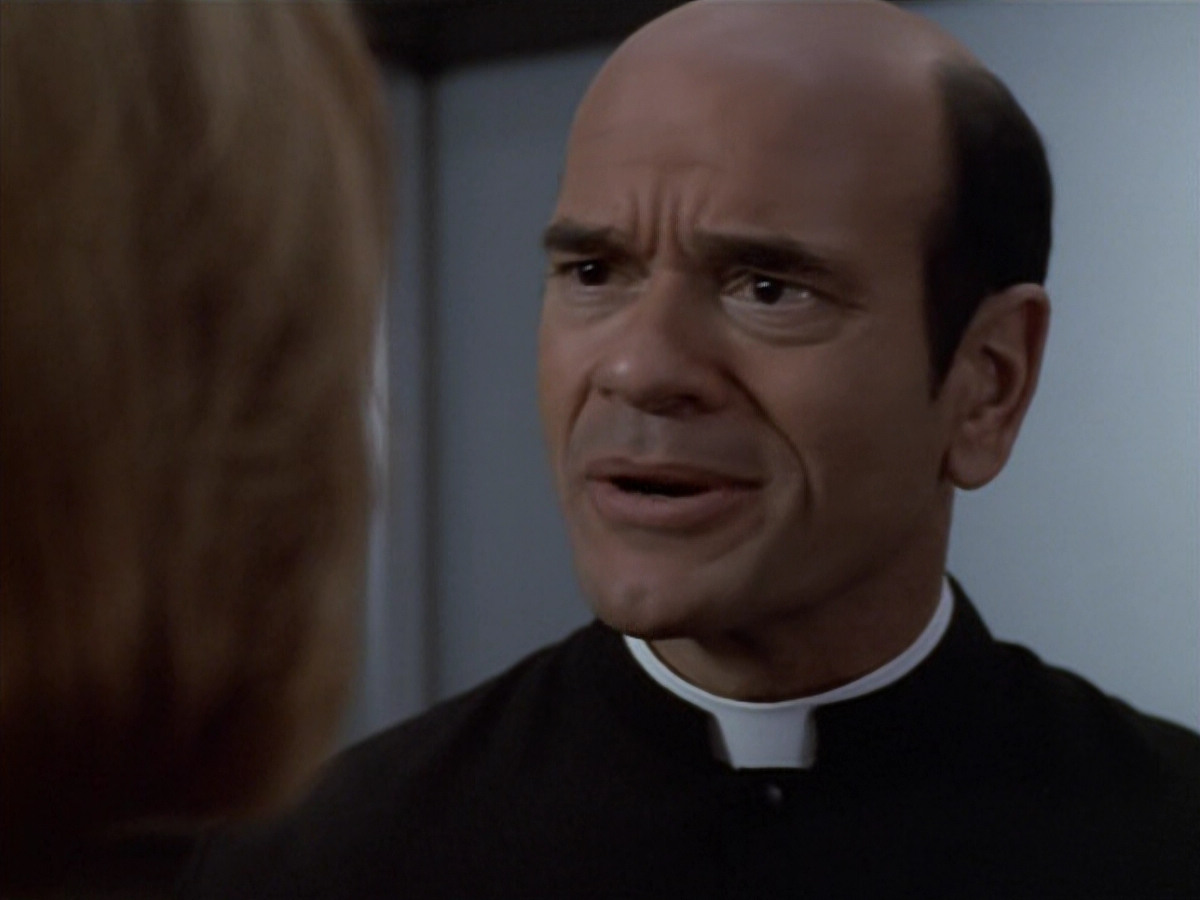 extant_StarTrek_VOY_6x11-FairHaven_03004.jpg