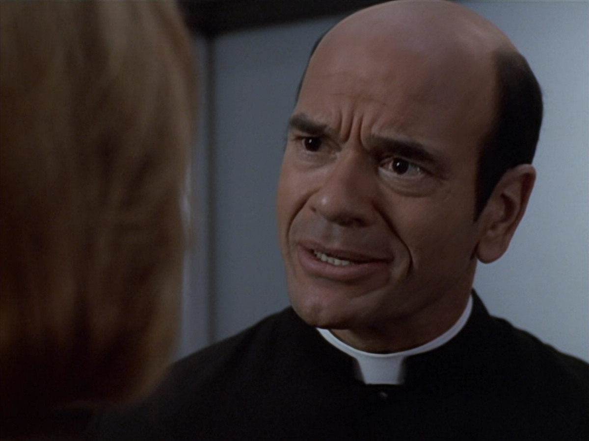 extant_StarTrek_VOY_6x11-FairHaven_03005.jpg