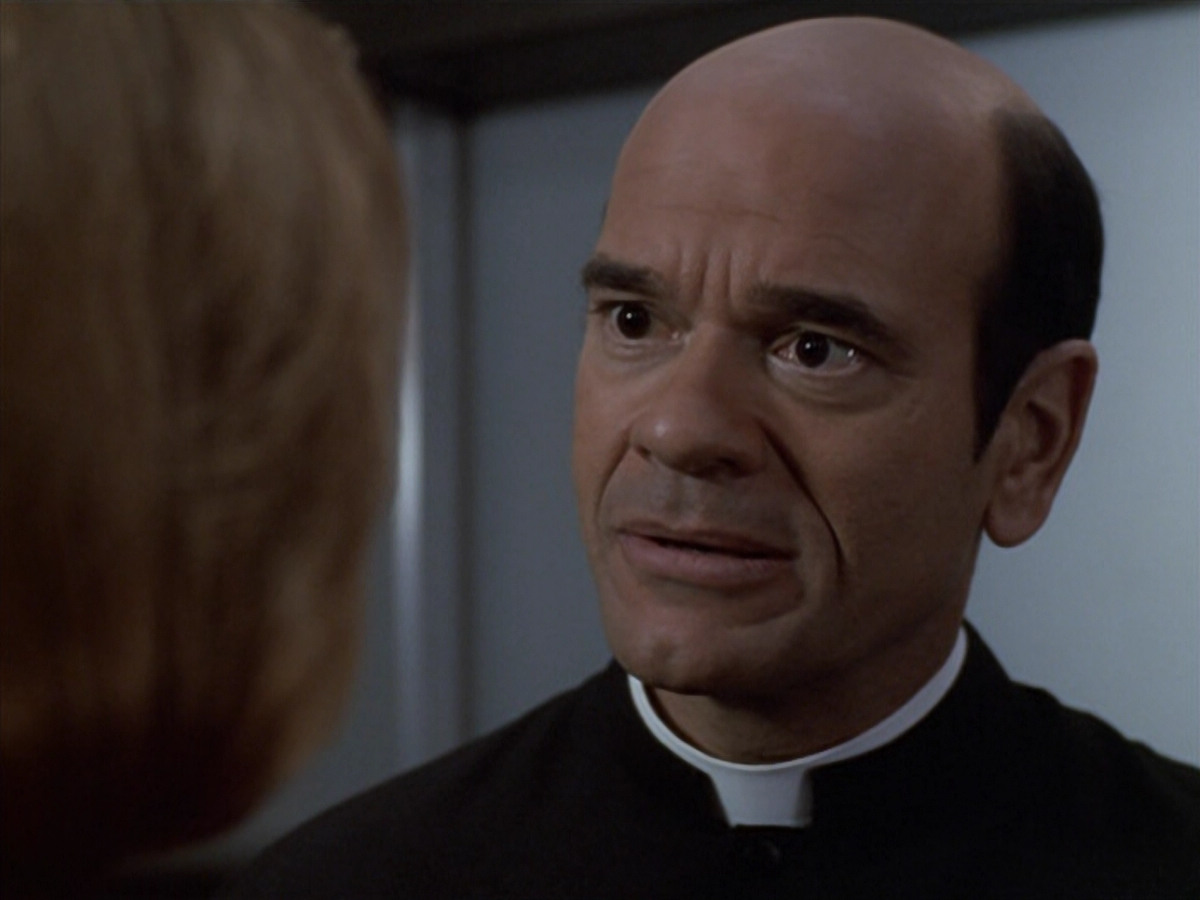 extant_StarTrek_VOY_6x11-FairHaven_03014.jpg