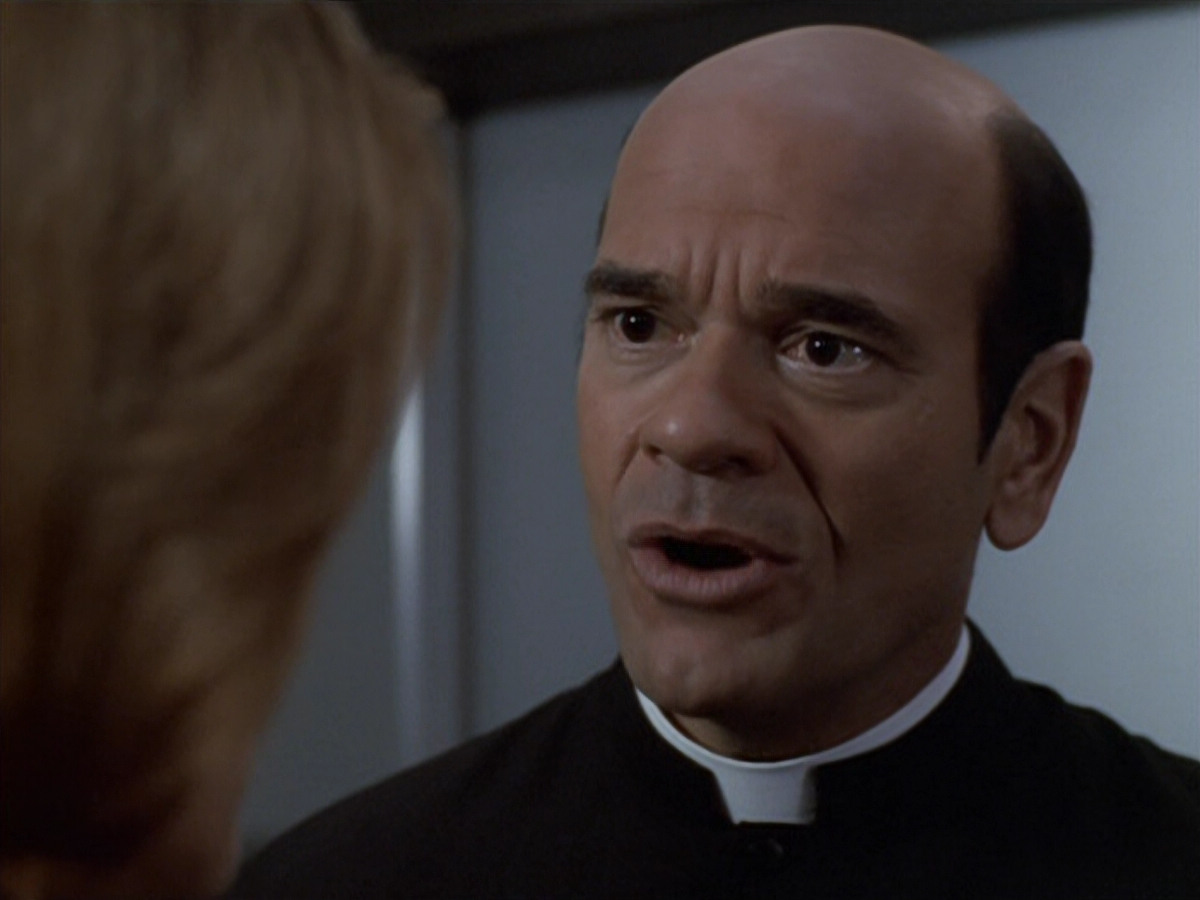 extant_StarTrek_VOY_6x11-FairHaven_03015.jpg